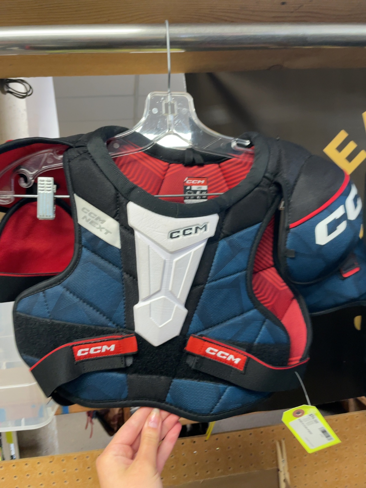 CCM NEXT Size Large Hockey Shoulder Pads