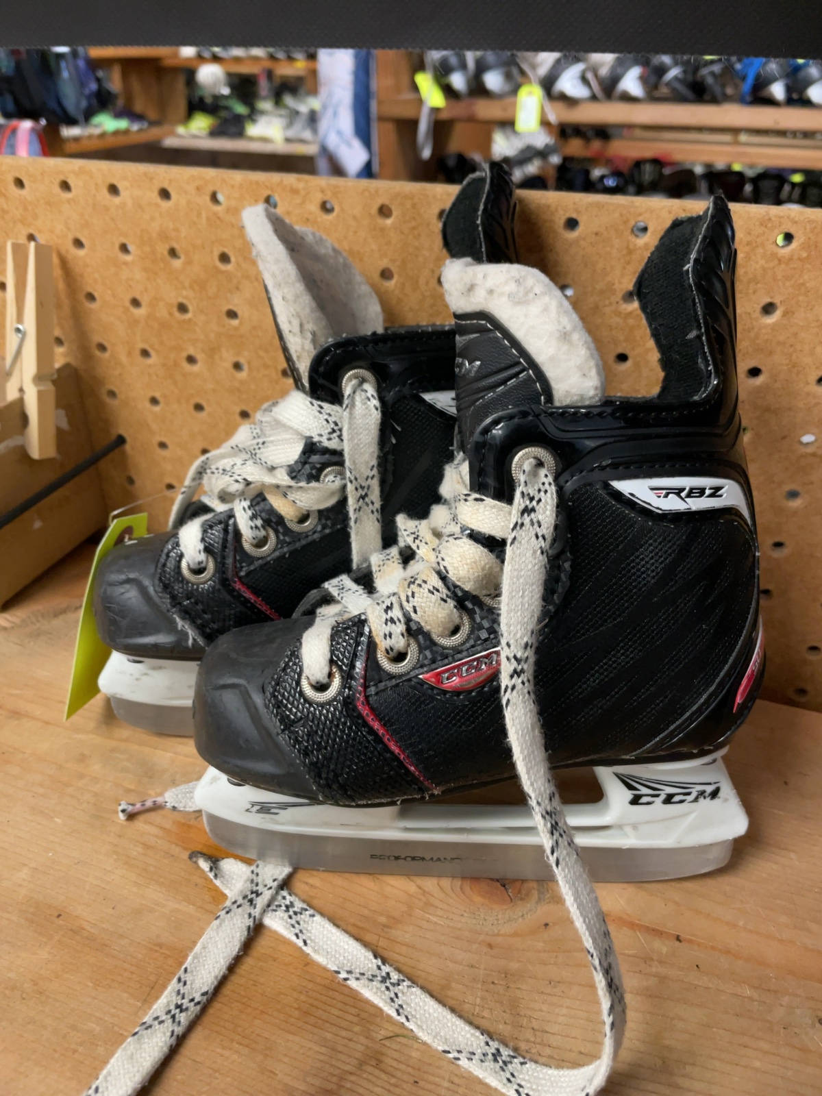 CCM RBZ Size 8C Hockey Skates