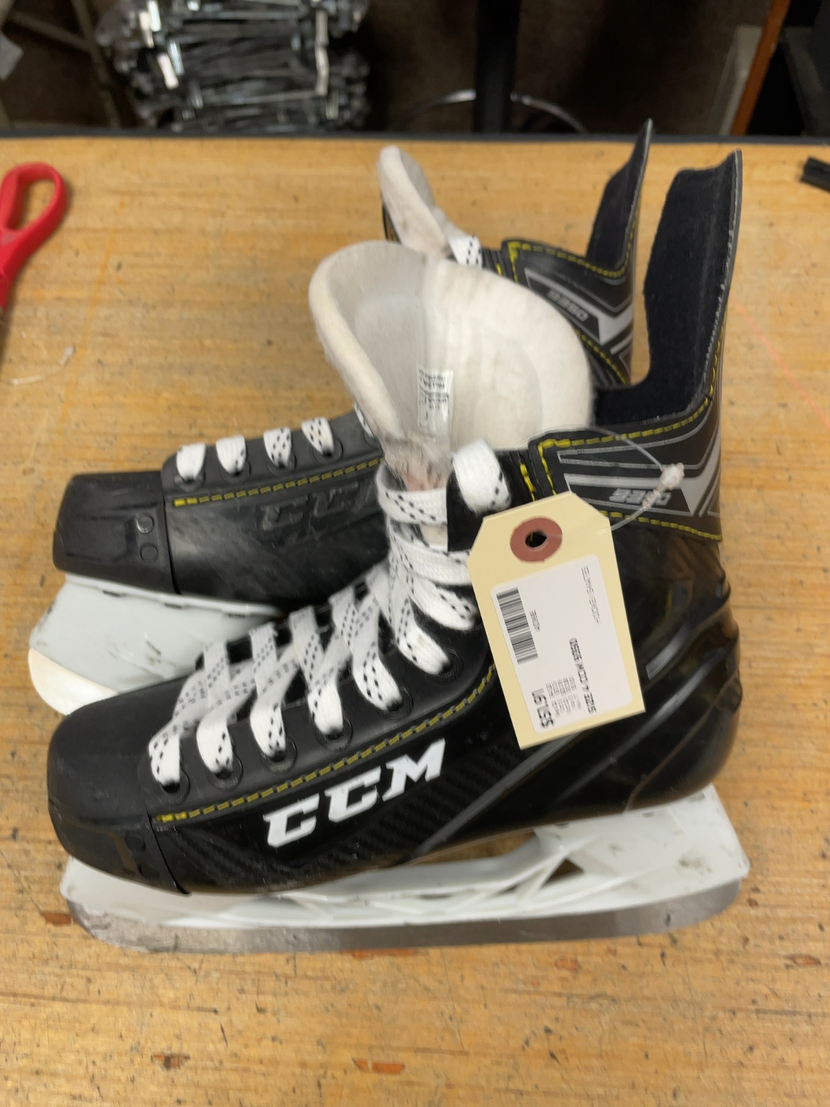 CCM Super Tacks 9350 Size 4 Hockey Skates