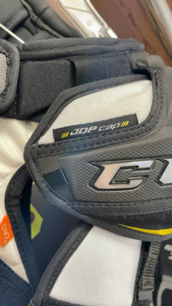 CCM Super Tacks AS1 Junior Large Hockey Shoulder Pads