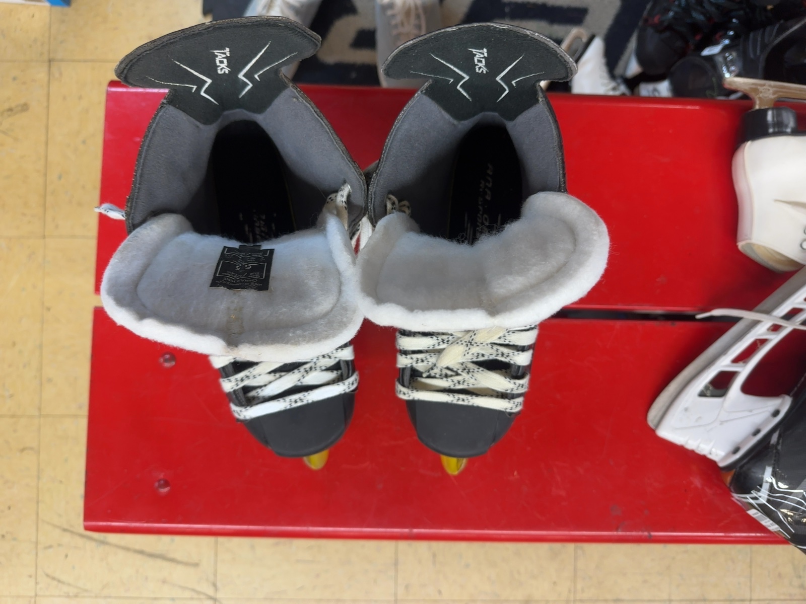 CCM Tacks 3R52 Inline Skates - Size 6.5