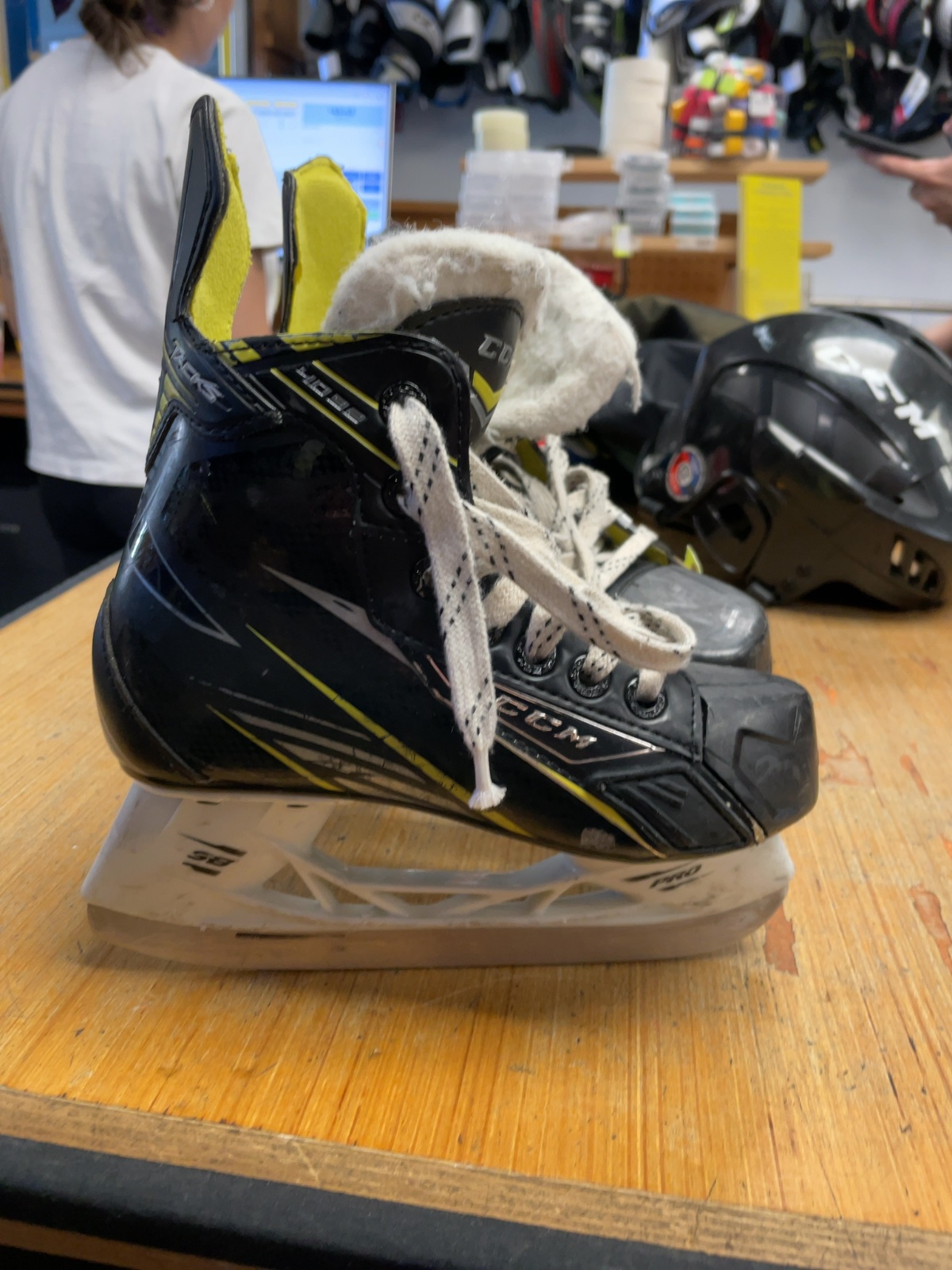 CCM Tacks 4092 Hockey Skates - Size 12.5C