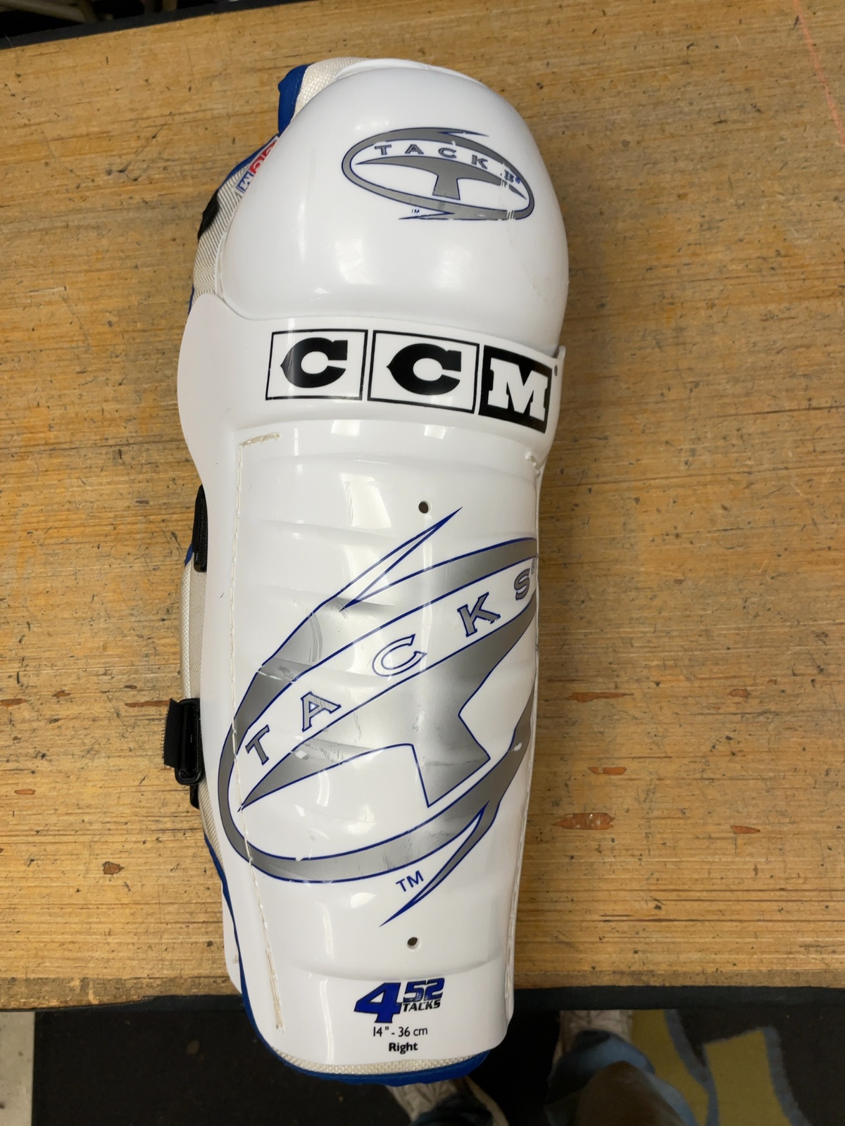 CCM Tacks 452 14" Hockey Shin Guards