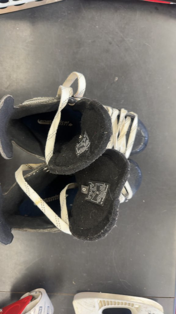 CCM Tacks 472 Hockey Skates Used Size 9