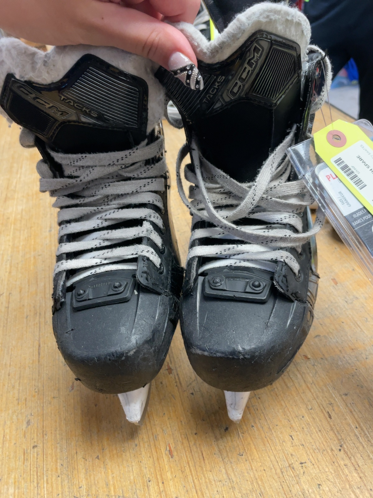 CCM Tacks AS 580 Size 5.5 Hockey Skates with Spare Blades