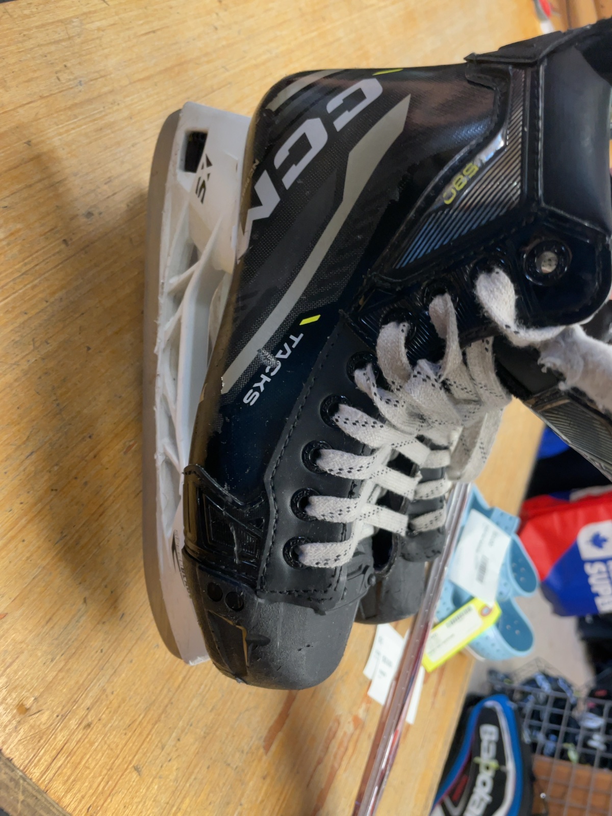 CCM Tacks AS 580 Size 5.5 Hockey Skates with Spare Blades