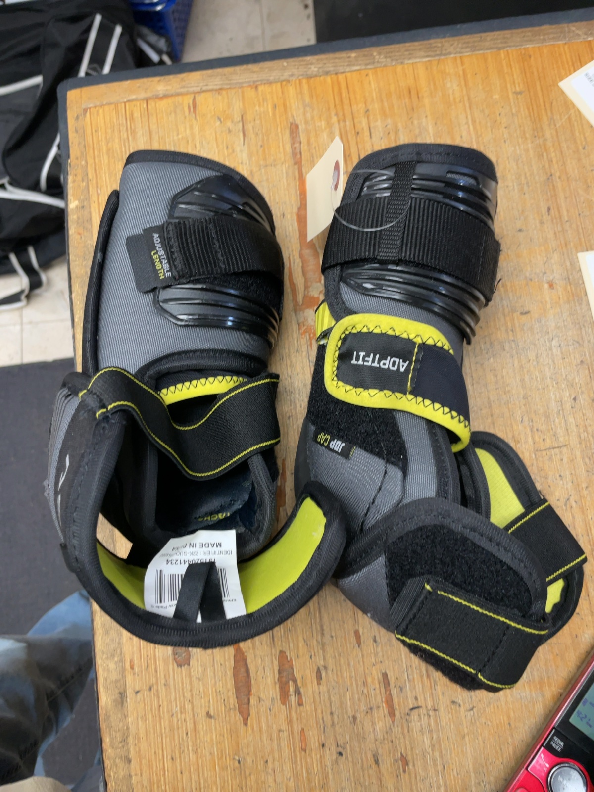 CCM Tacks AS-V 580 Senior Small Hockey Elbow Pads