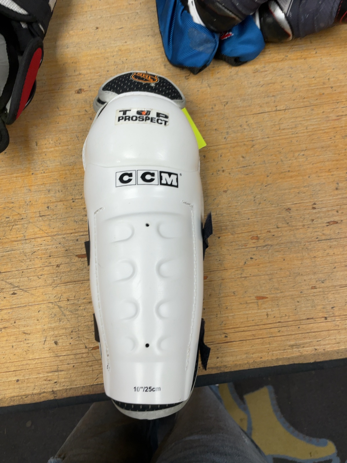 CCM Top Prospect Hockey Shin Pads - 10"