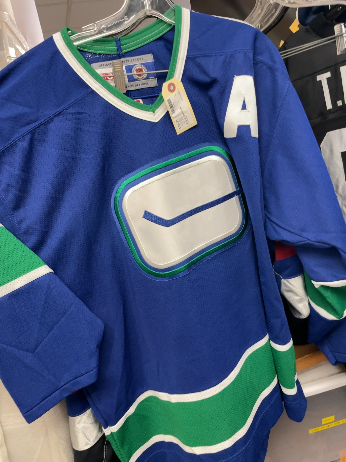 CCM Trevor Linden Vancouver Canucks Size XL Hockey Jersey