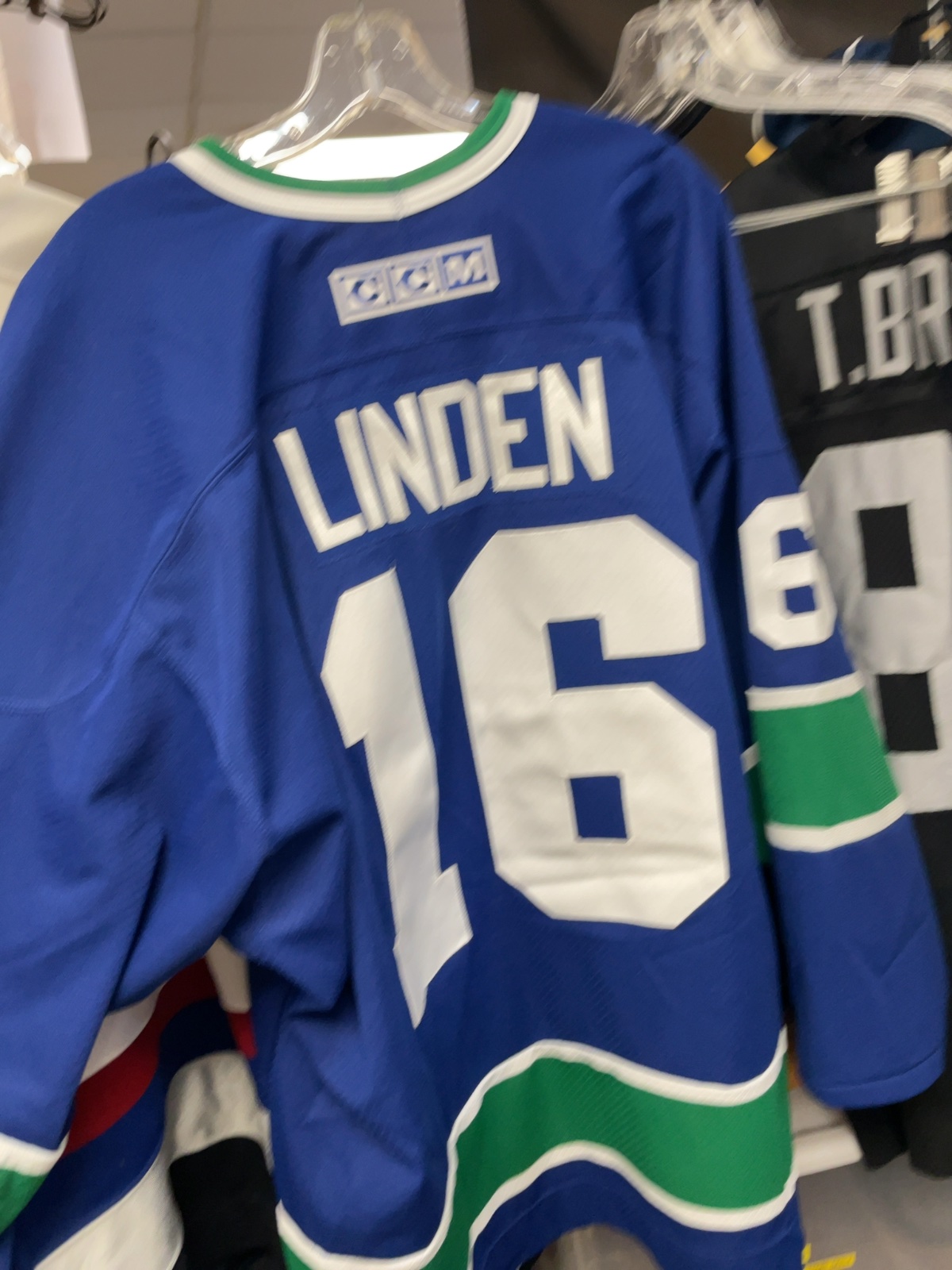 CCM Trevor Linden Vancouver Canucks Size XL Hockey Jersey