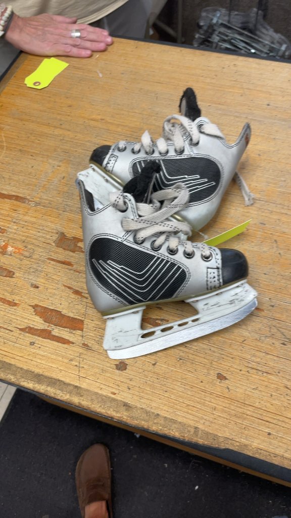CCM Ultra Hockey Skates Size 8C