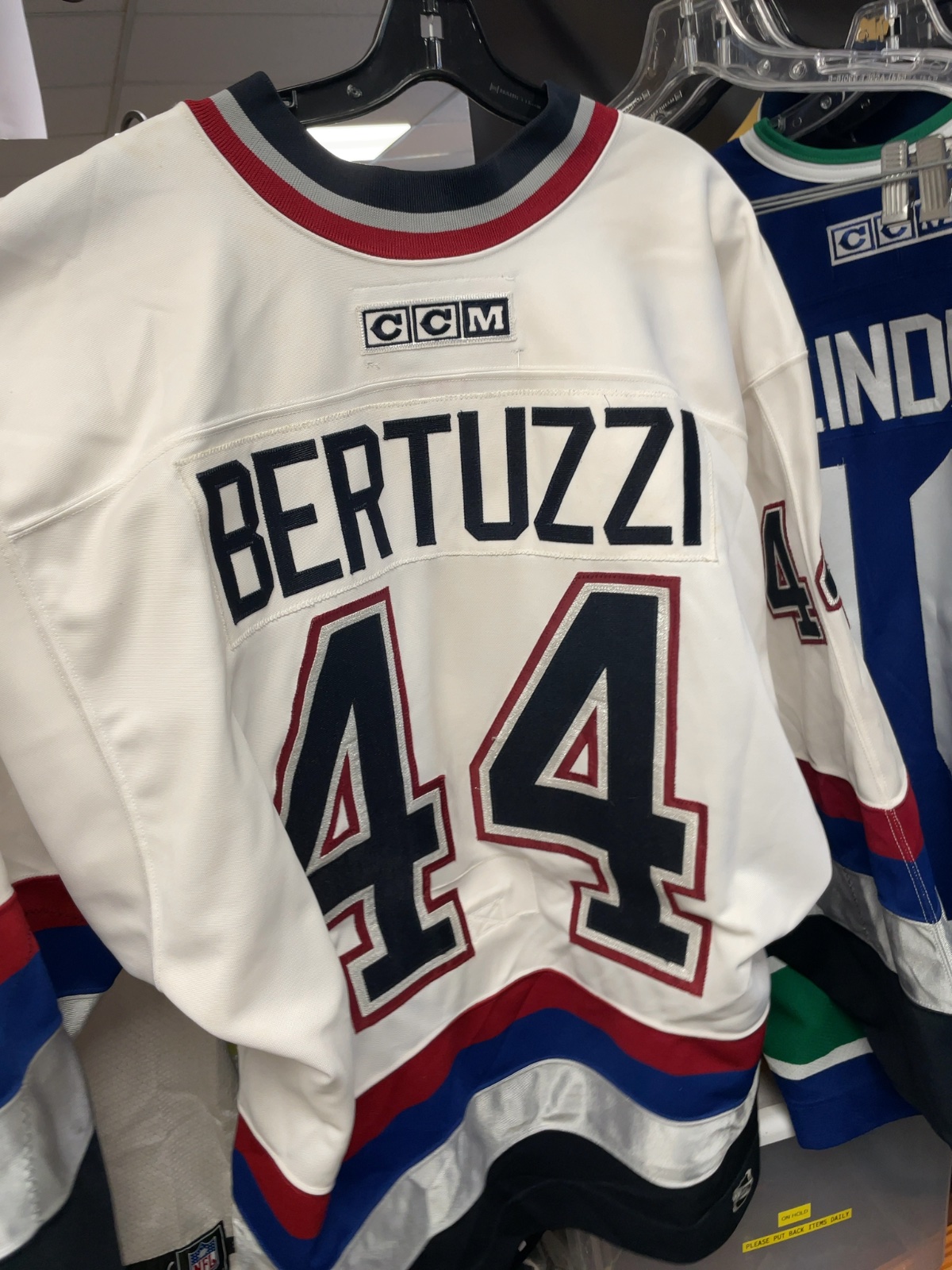CCM Vancouver Canucks Bertuzzi #44 Size XL Hockey Jersey