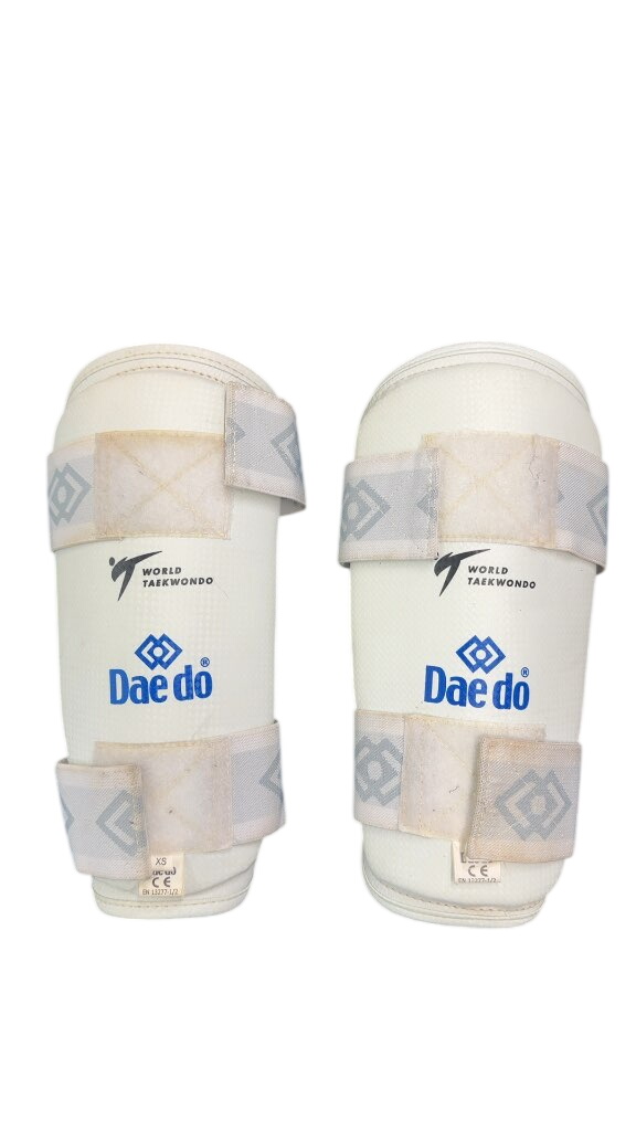 Dae do World Taekwondo Shin Guards White Used XS - image 1