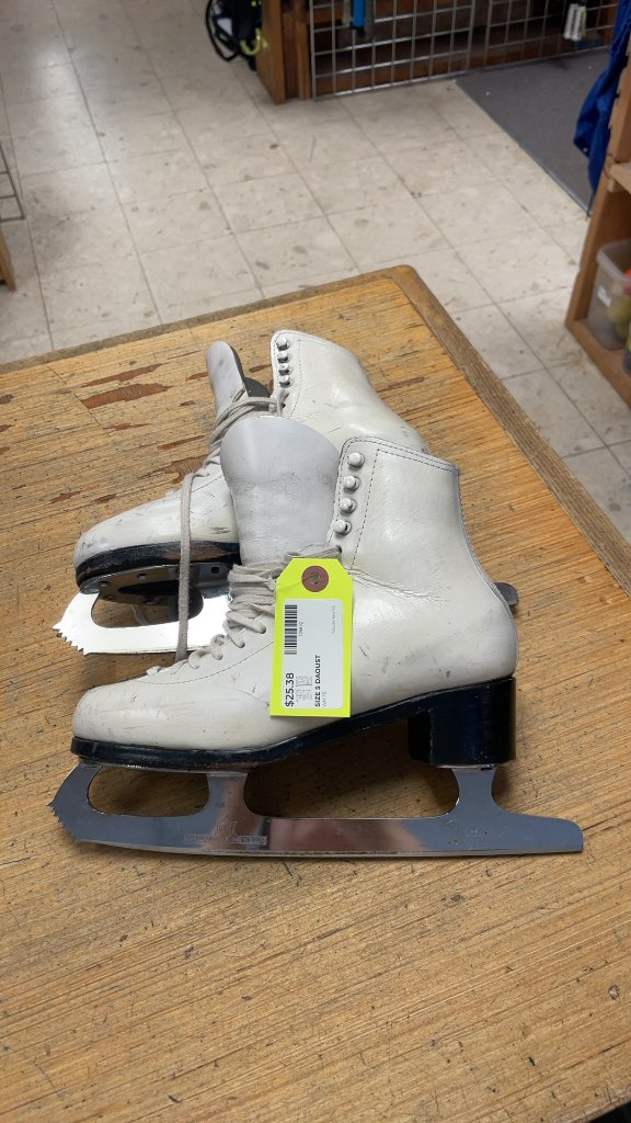 Daoust Figure Skates Size 5