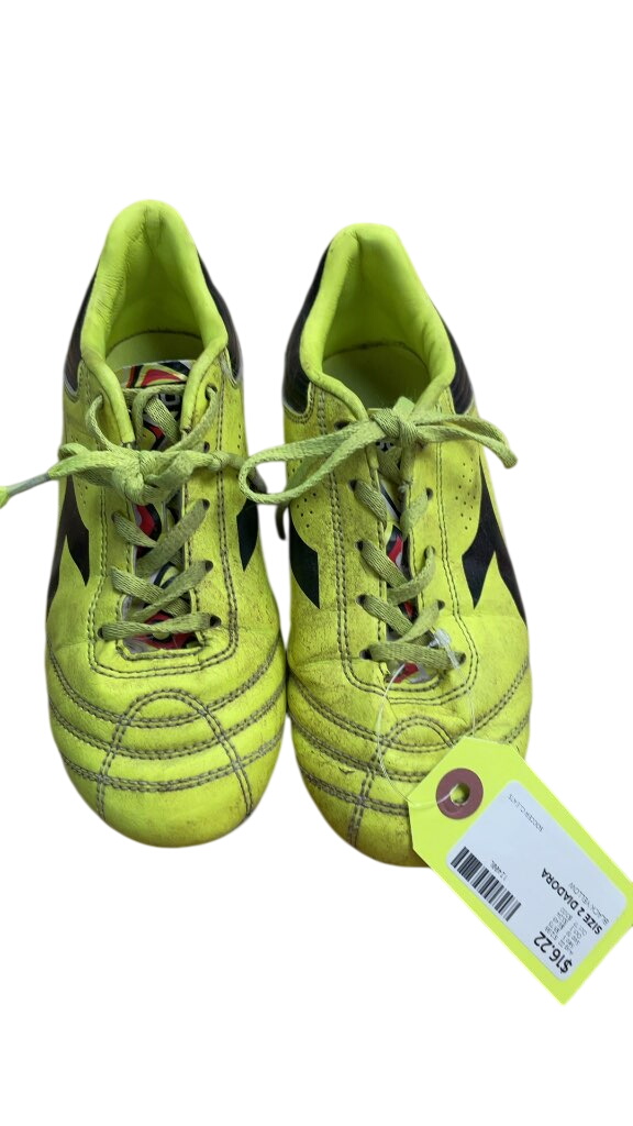 Diadora Soccer Cleats Size 2 Black/Yellow - image 1