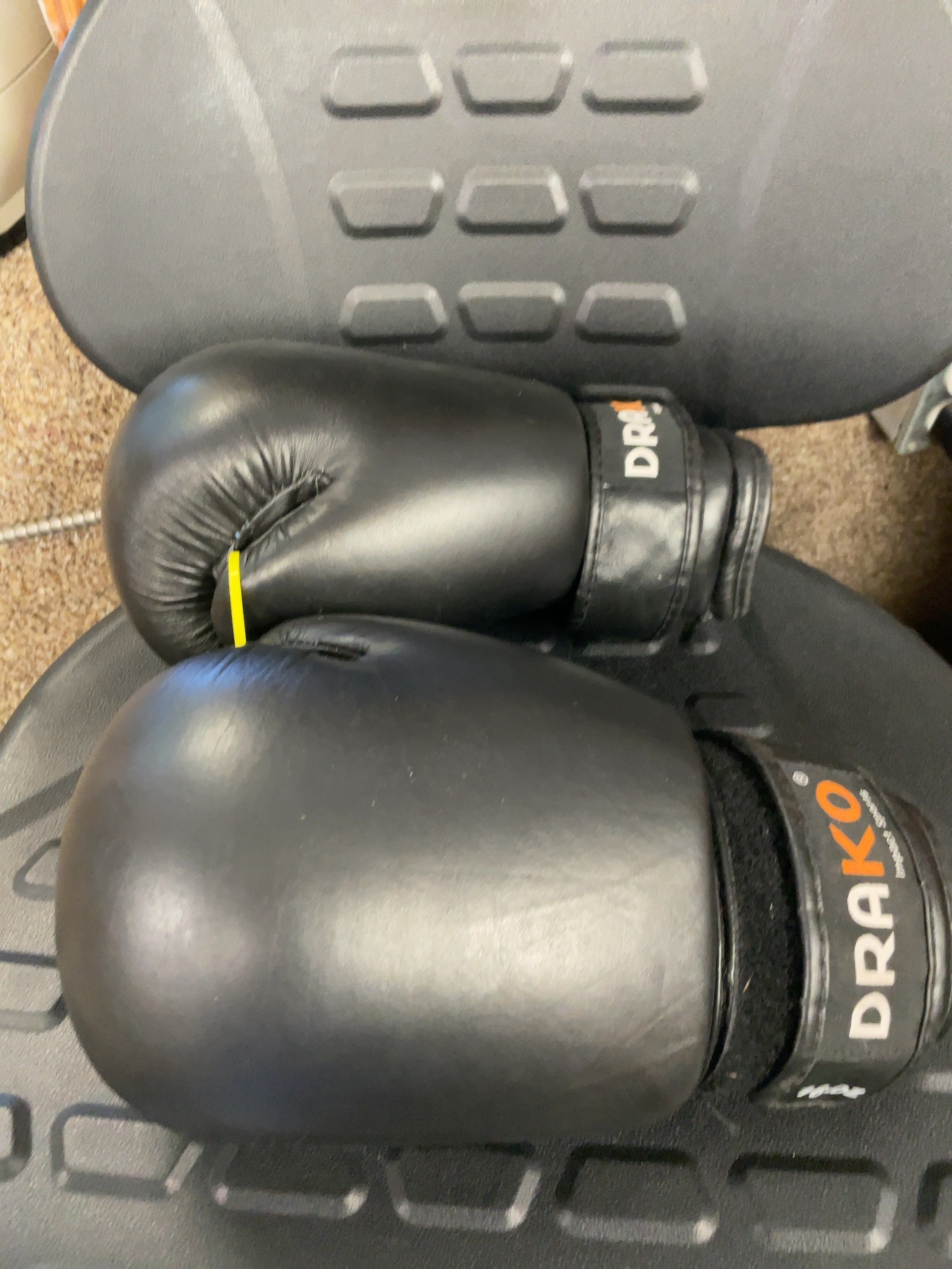Drako 16 oz Boxing Gloves - Black