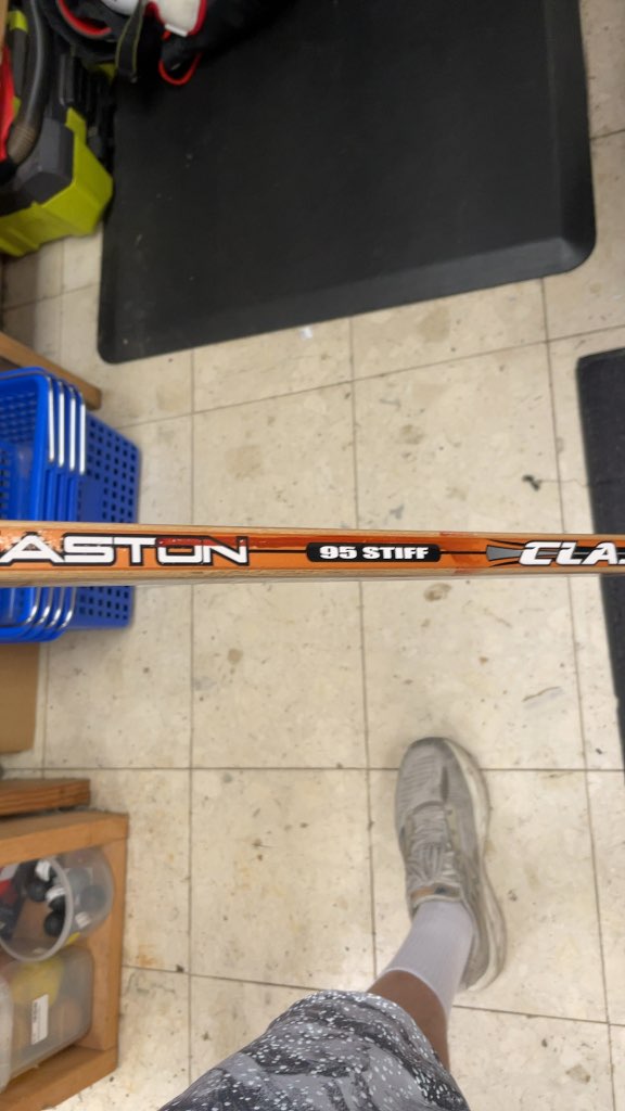 Easton Classic Hockey Stick - RH