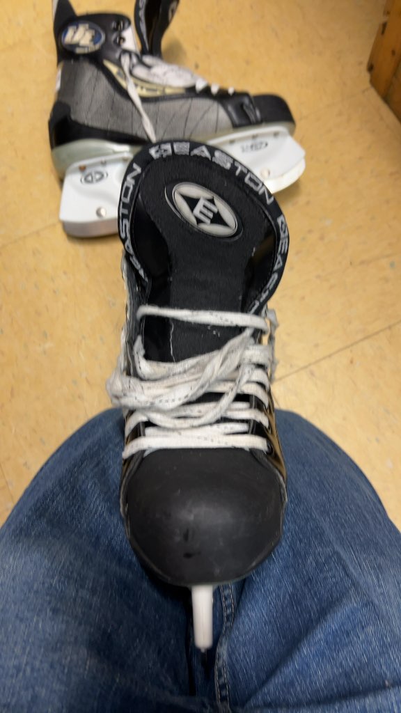 Easton Hockey Skates Ultra Lite Size 9.5E