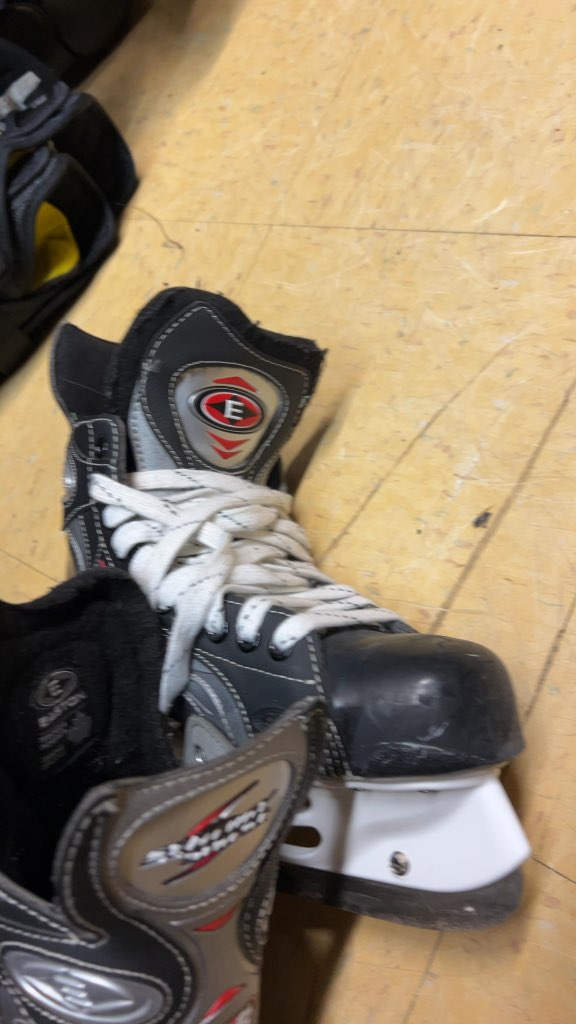 Easton Hockey Skates Uni-Body Construction Size 7.5