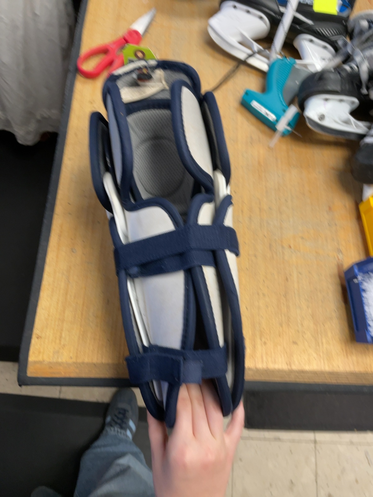 Easton Ideal Fit 11" Hockey Shin Pads
