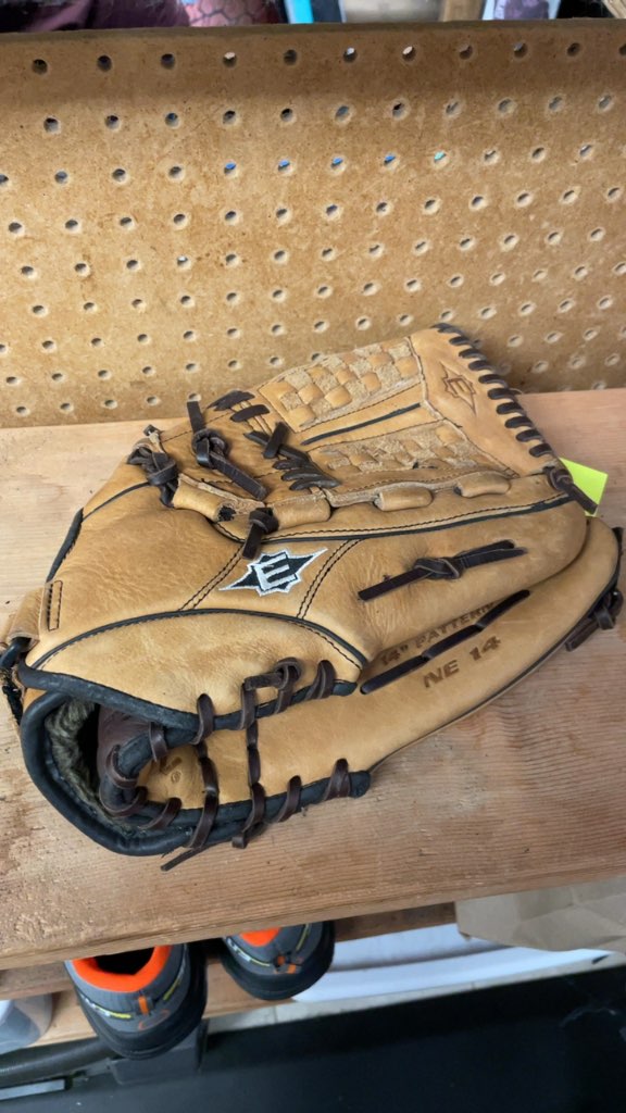 Easton NE 14 14" Baseball Glove - Right Hand Throw