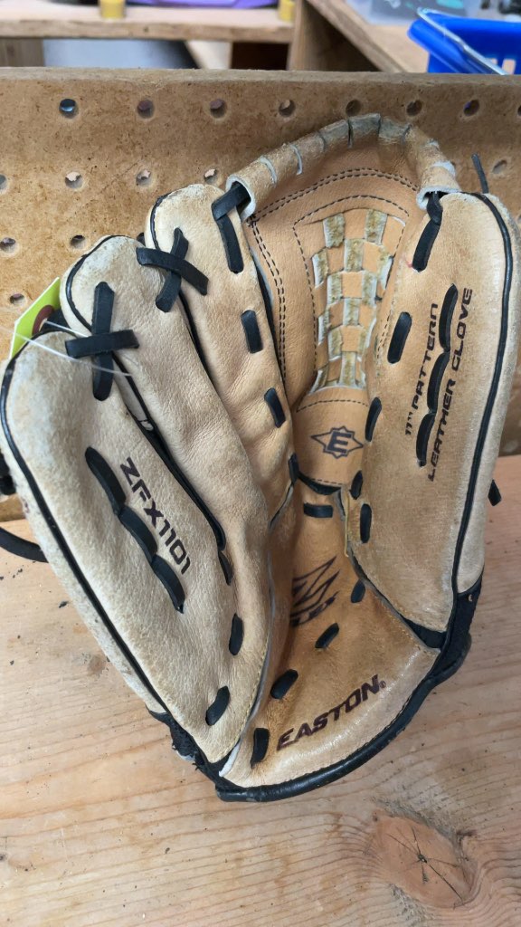 Easton ZFX1101 11" Baseball Glove