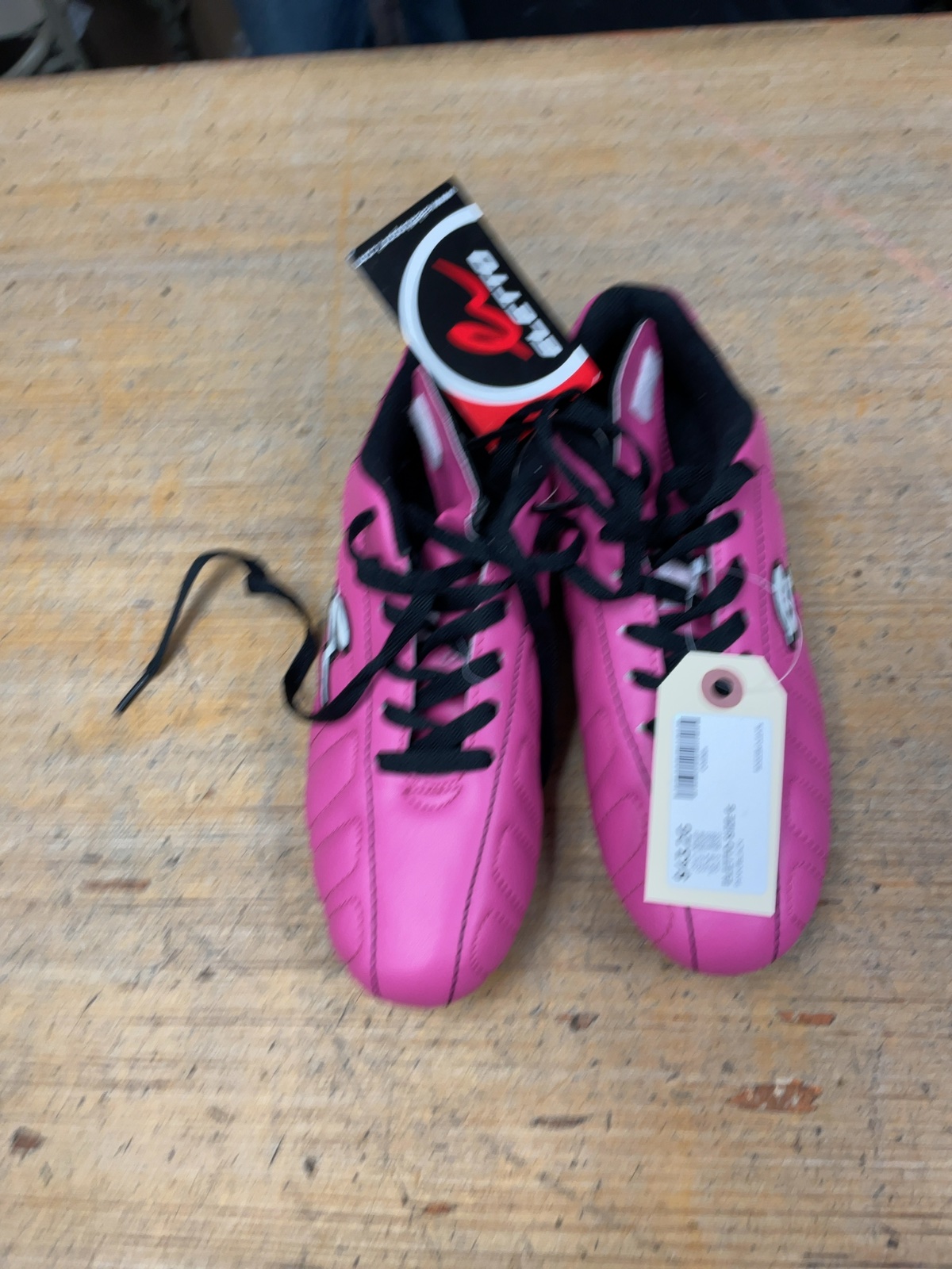 Eletto Soccer Cleats Size 6 Pink/Black