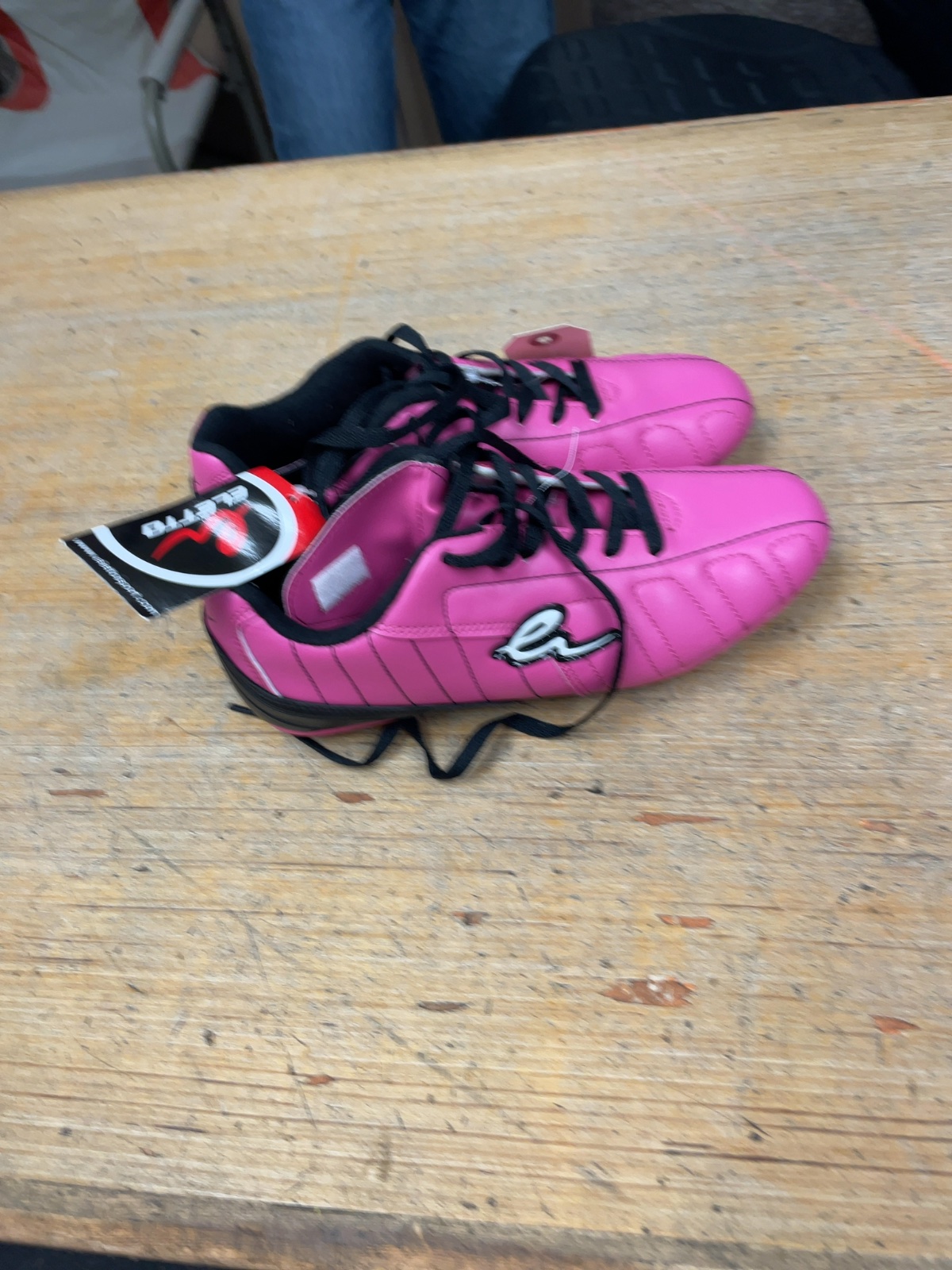 Eletto Soccer Cleats Size 6 Pink/Black