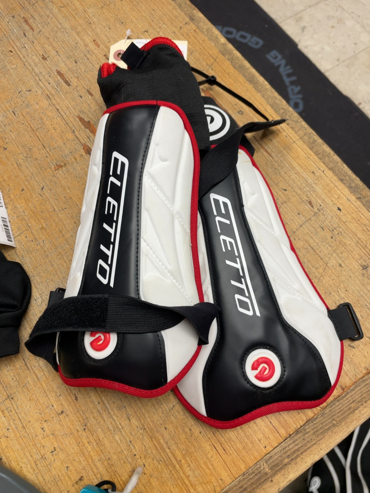Eletto Soccer Shin Pads Adult Red/White
