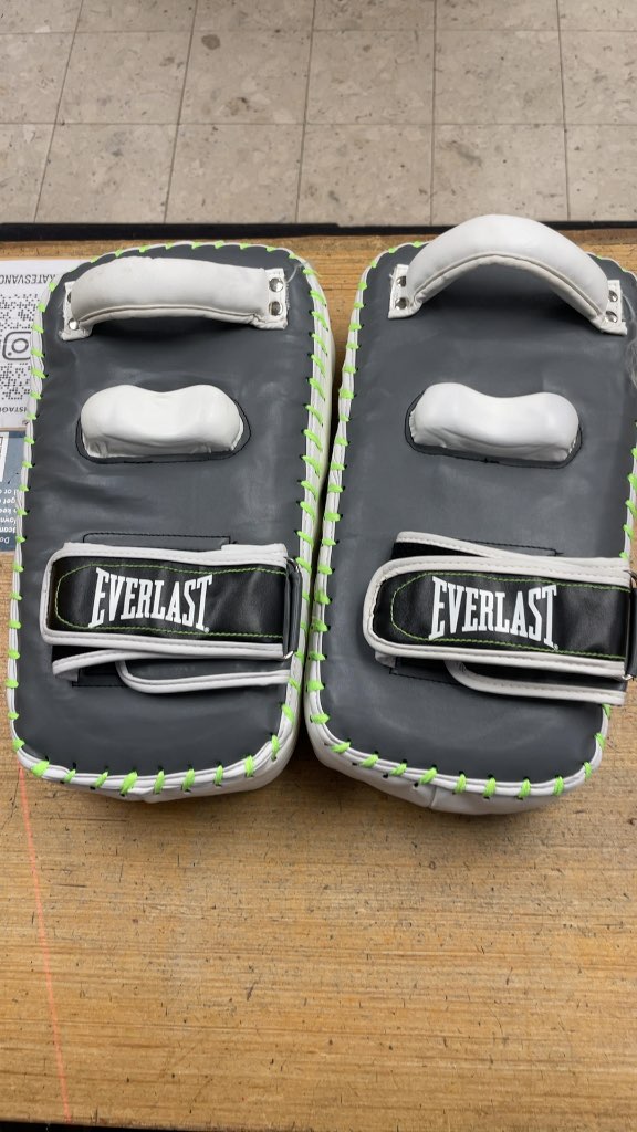 Everlast Isoplate Boxing Pads - White/Grey/Green