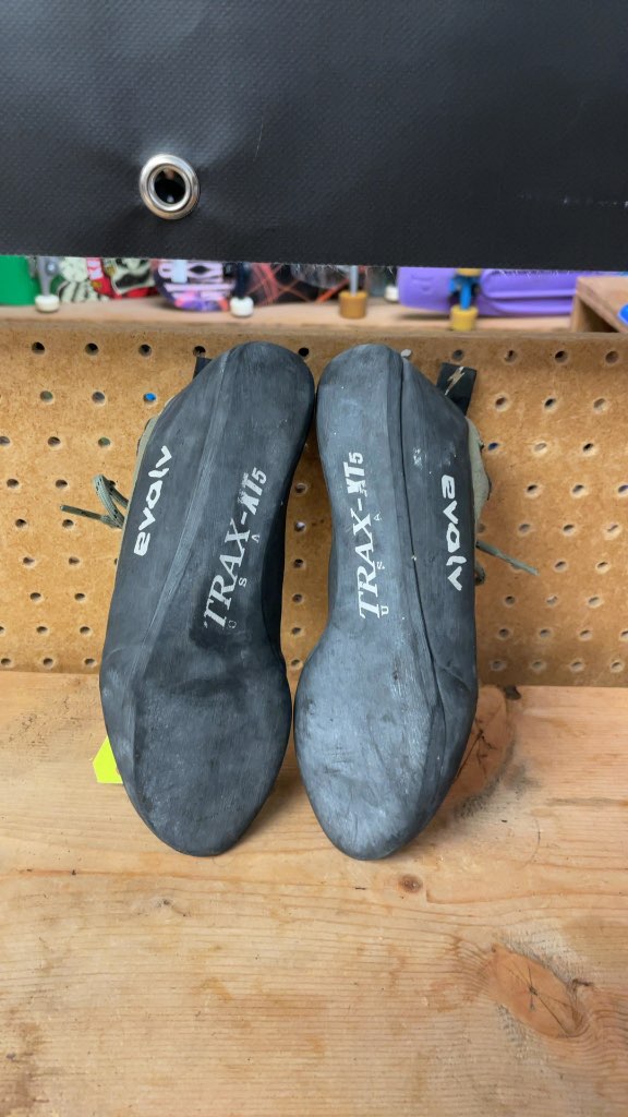 Evolv Rock Climbing Shoes - Size 6.5