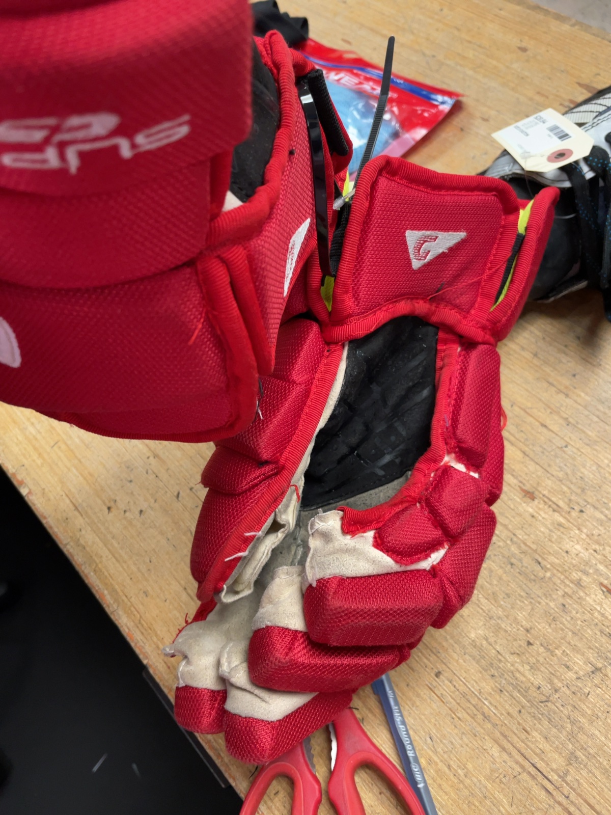 Graf Supra G55 15" Hockey Gloves - Red