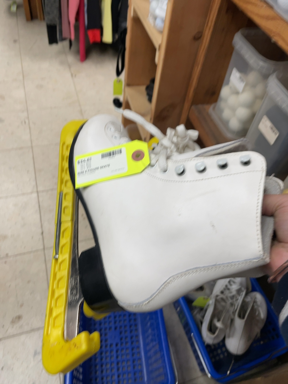 Heilong Figure Skates Size 6 with Yellow Guards