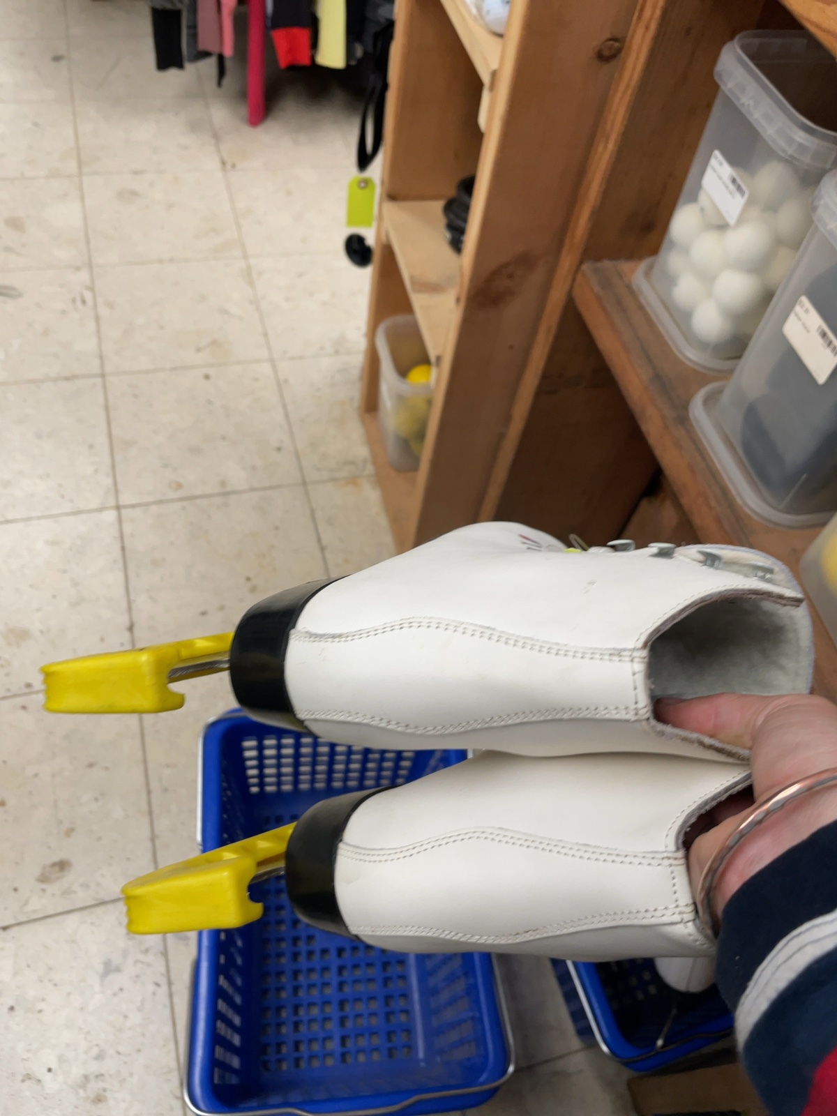 Heilong Figure Skates Size 6 with Yellow Guards