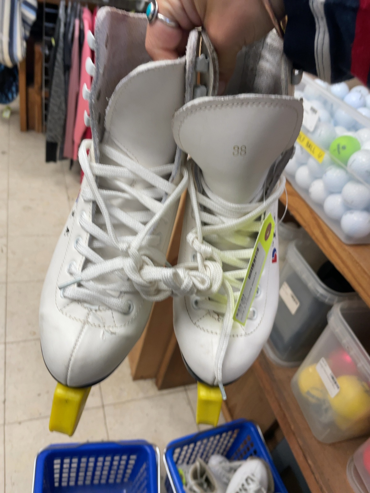 Heilong Figure Skates Size 6 with Yellow Guards