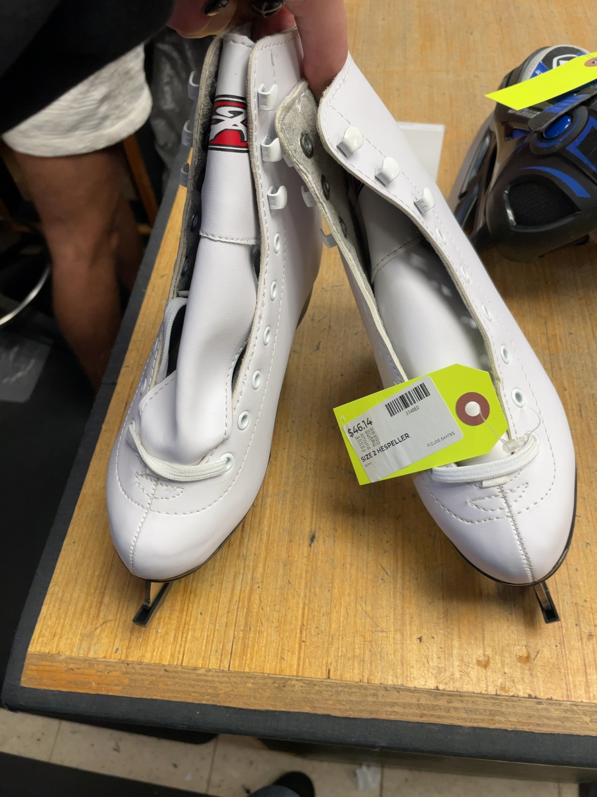 Hespeller Figure Skates Size 2 White