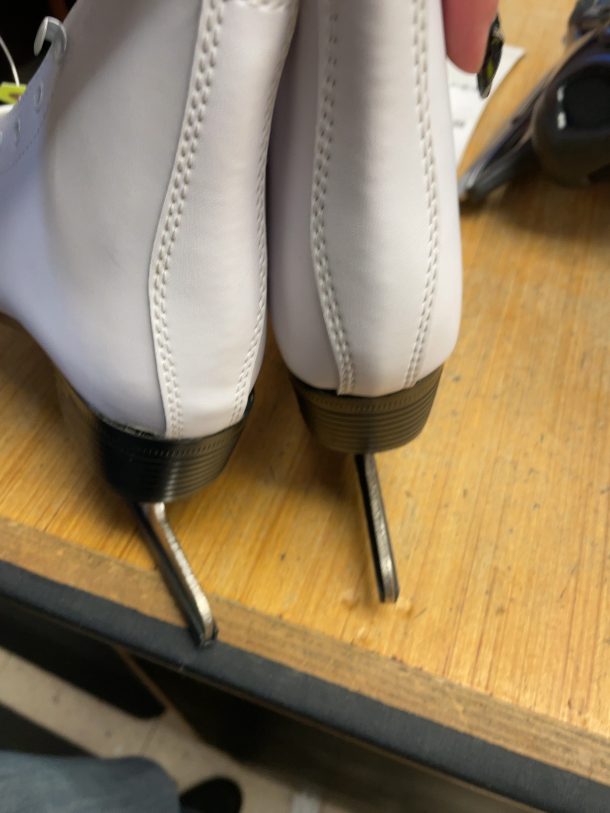 Hespeller Figure Skates Size 2 White