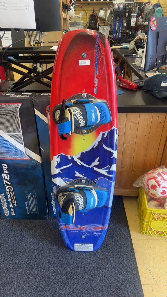 Hyperlite Free 137 Wakeboard with Bindings - Used - 137cm