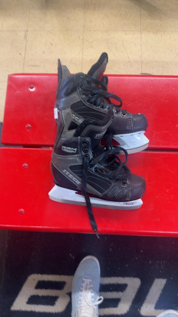 Itech Hockey Skates RPM Black Used Size 2