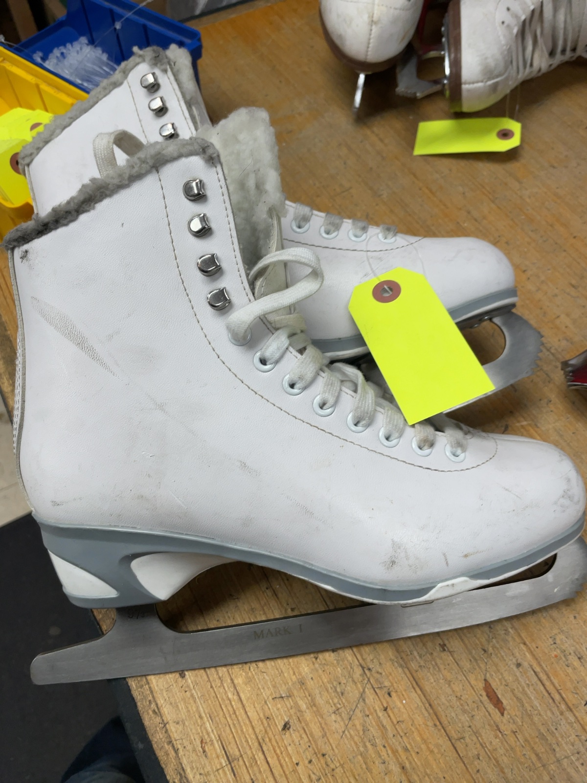 Jackson Cameo Size 8 White Figure Skates