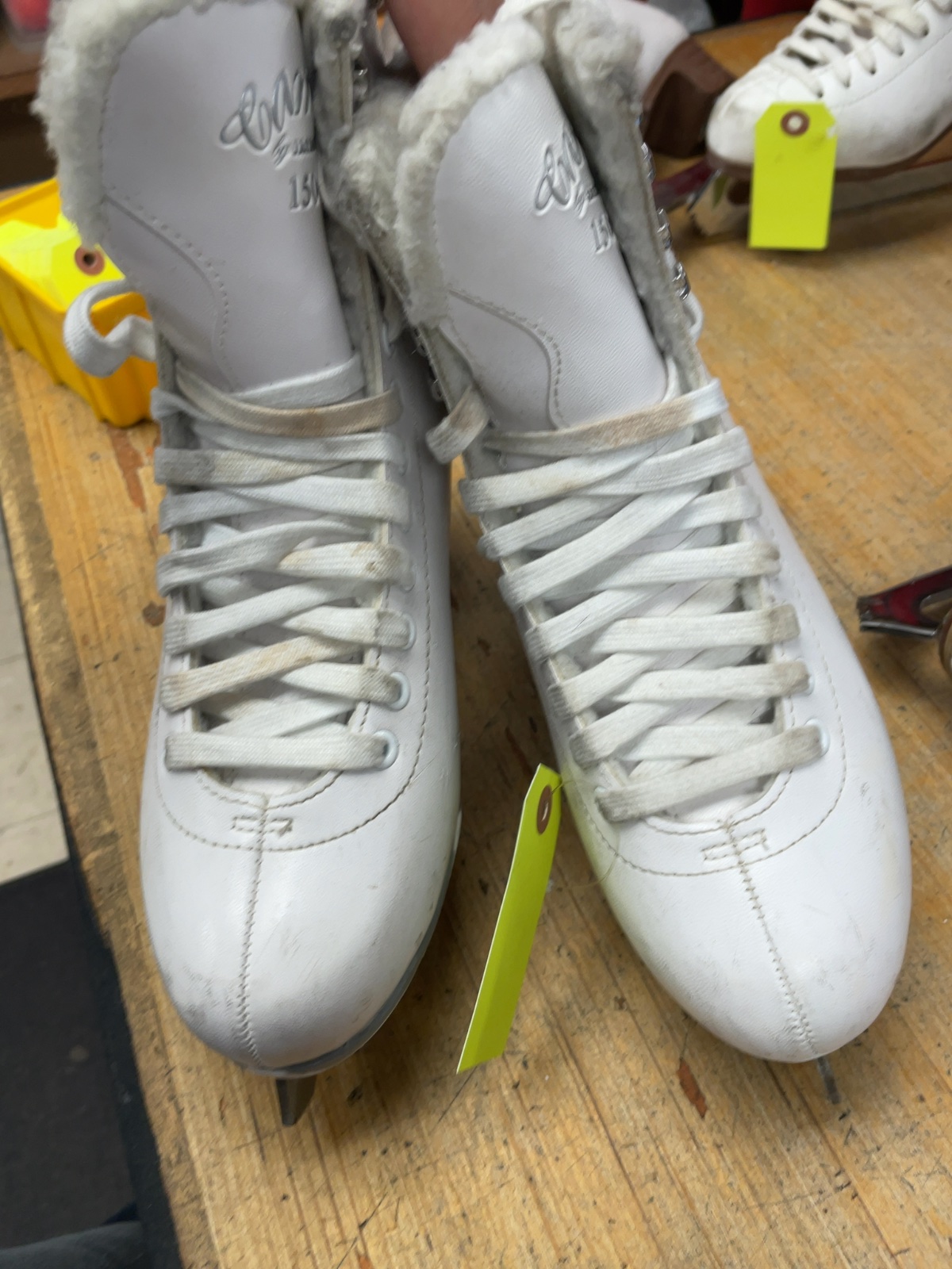 Jackson Cameo Size 8 White Figure Skates