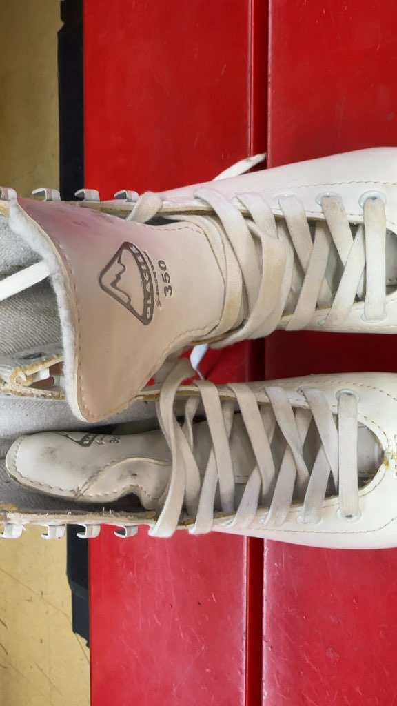 Jackson Glacier 350 Figure Skates White Used Size 2