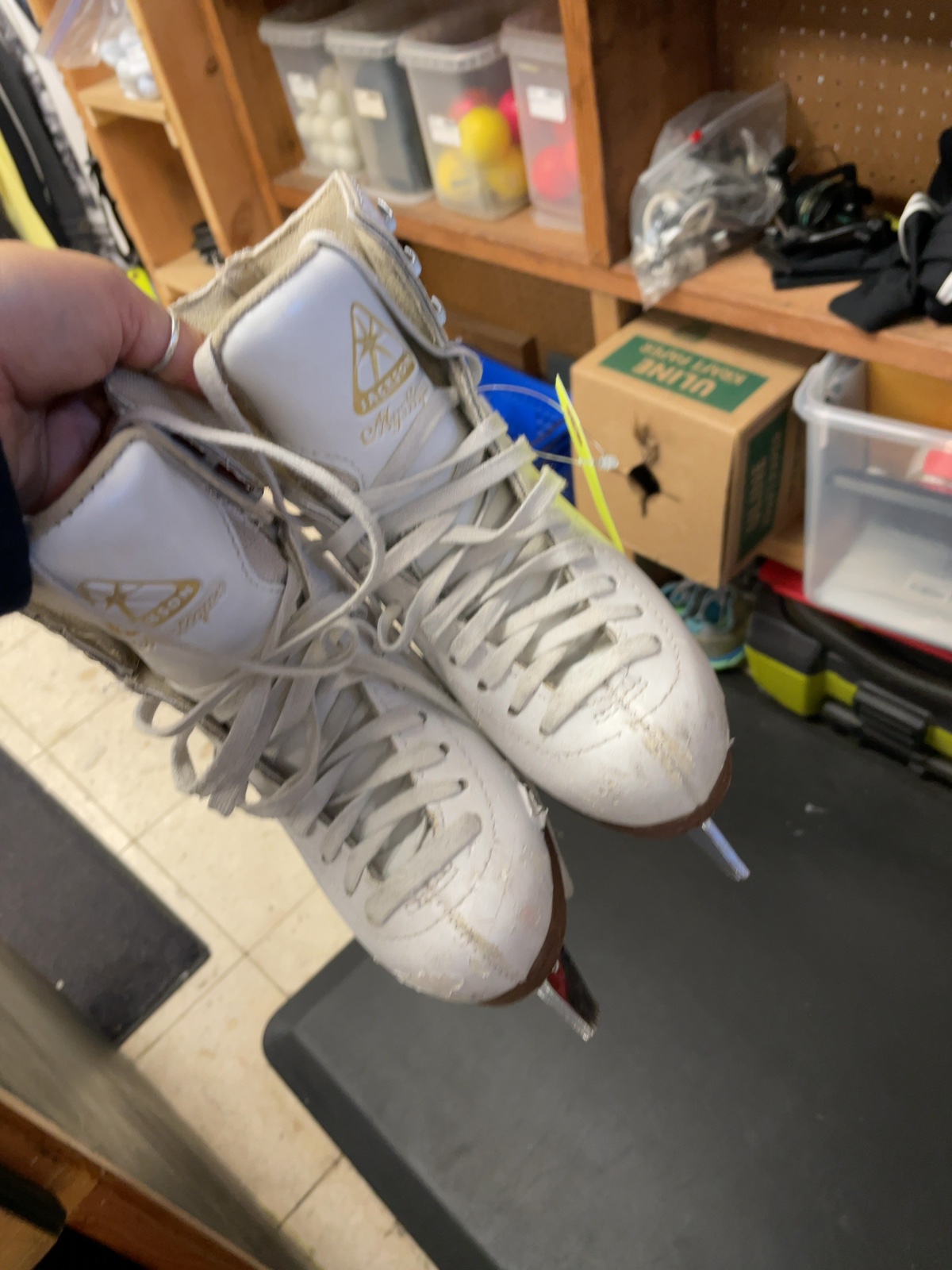 Jackson Glacier Figure Skates - Size 2