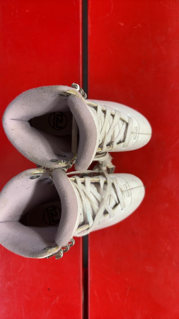 Jackson  Youth Figure Skates White Size 12Y Used
