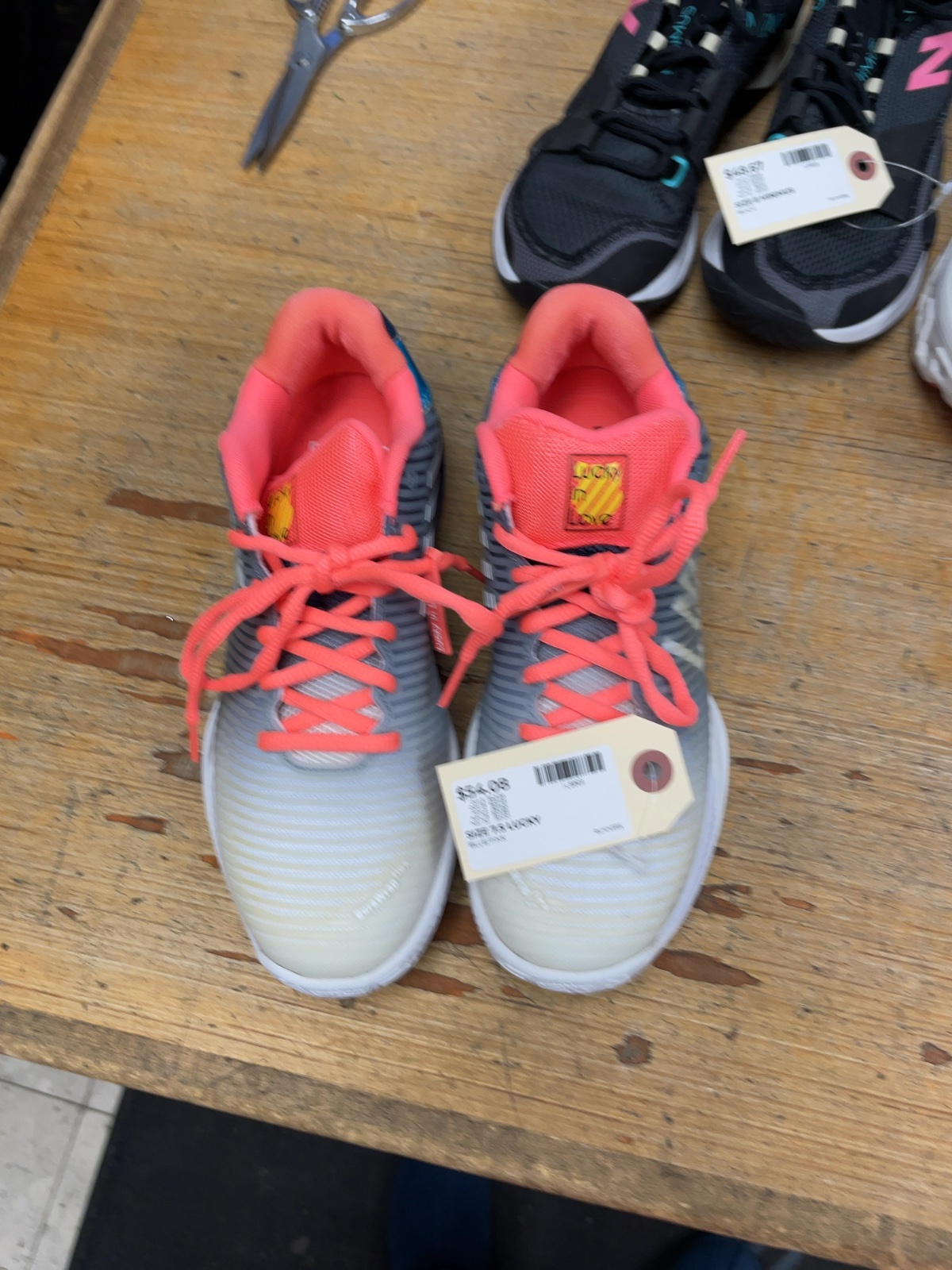 K-Swiss Lucky in Love Size 7.5 Tennis Shoes - image 1