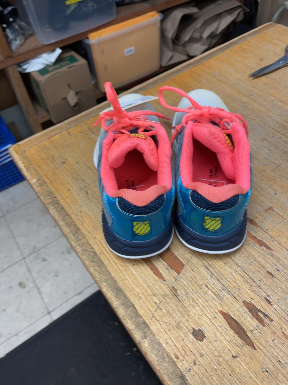 K-Swiss Lucky in Love Size 7.5 Tennis Shoes