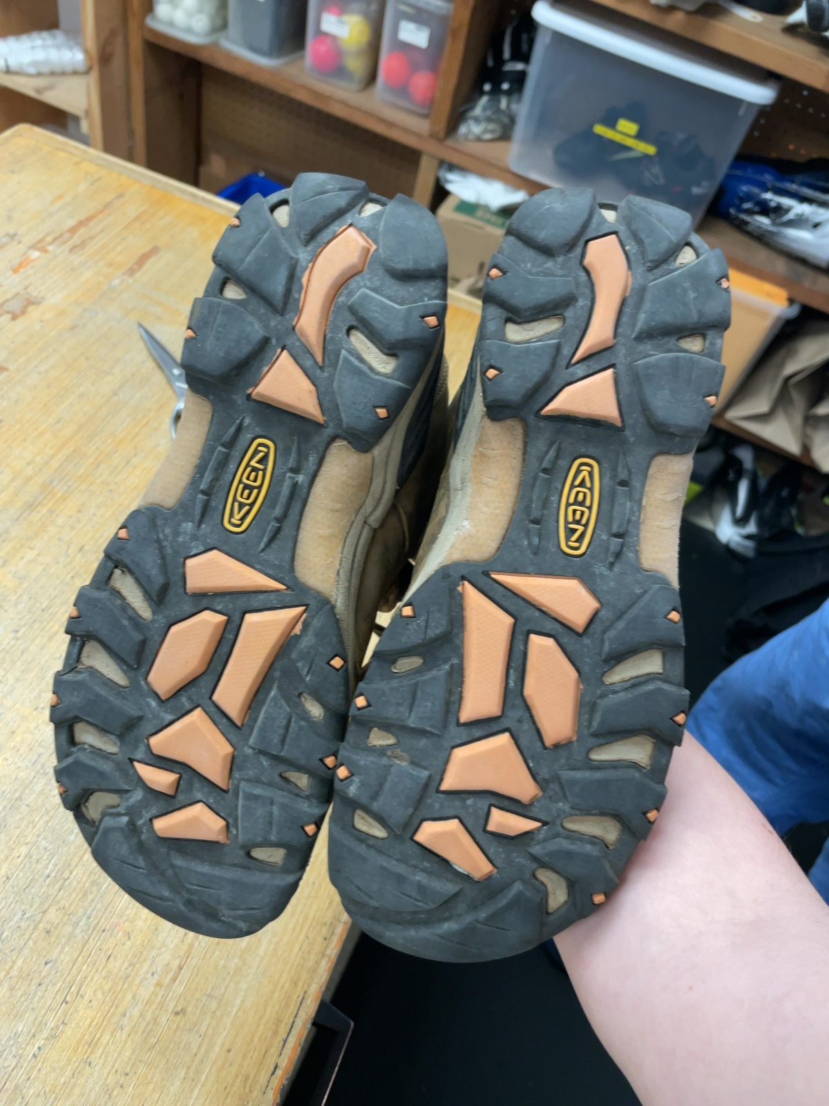KEEN Hiking Boots Size 9 Brown