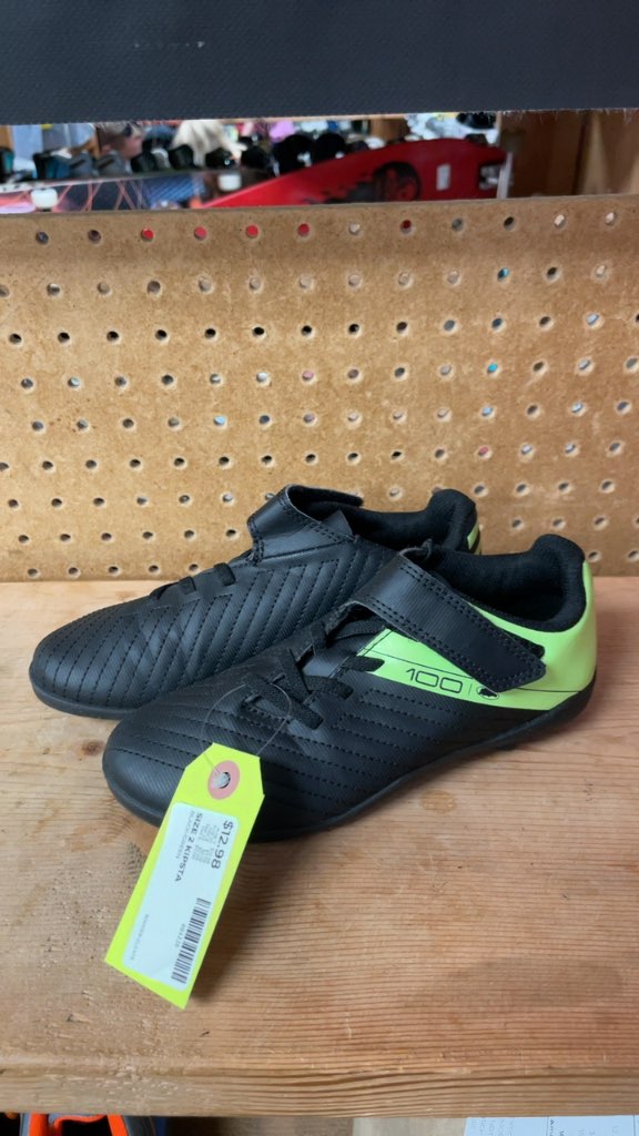 Kipsta 100 Soccer Cleats Size 2