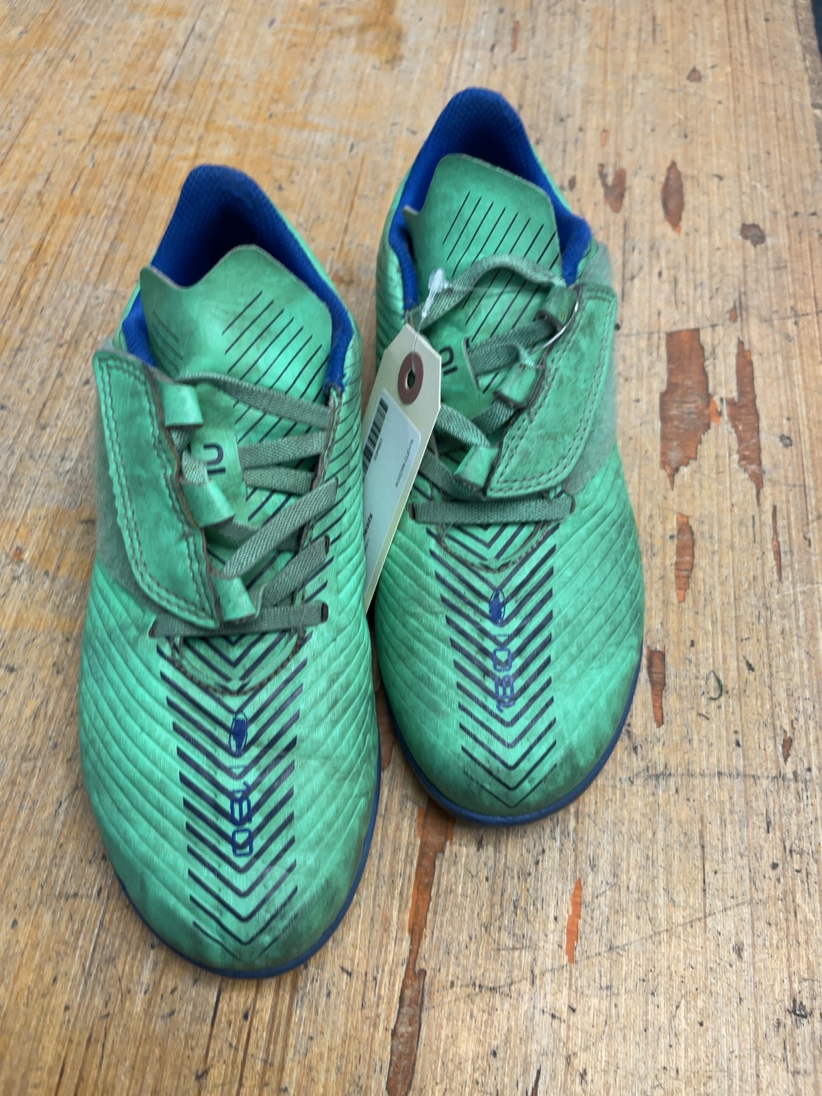Kipsta 160 Size 2.5 Soccer Cleats