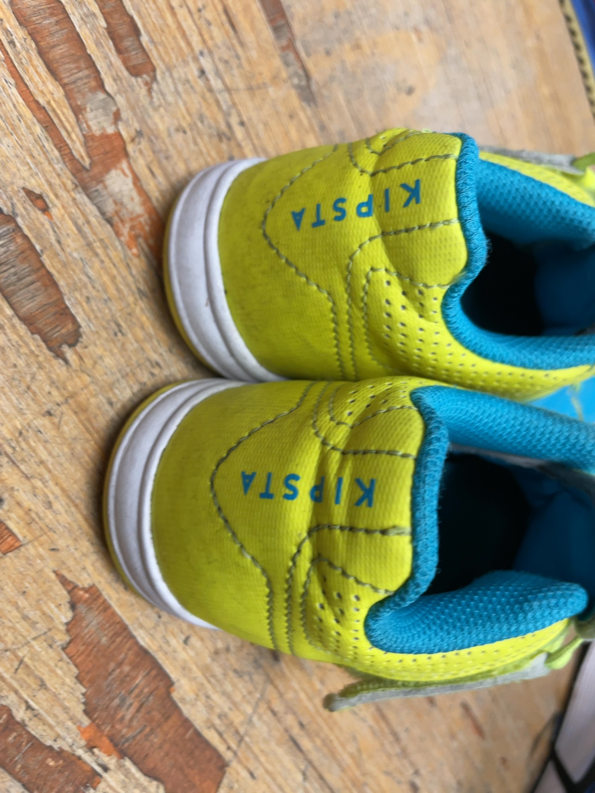 Kipsta Indoor Soccer Shoes Size 3.5 Blue/Green
